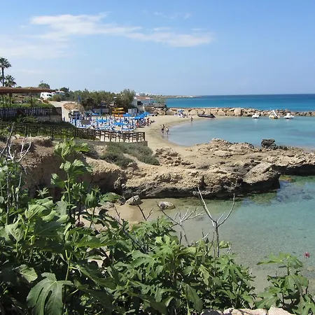 The Beach Πρωταράς